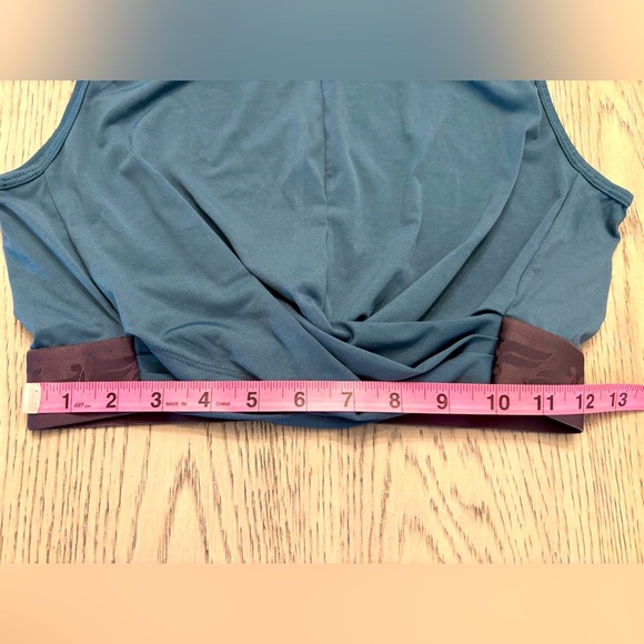 Fabletics Workout Top Size M - Picture 5 of 6